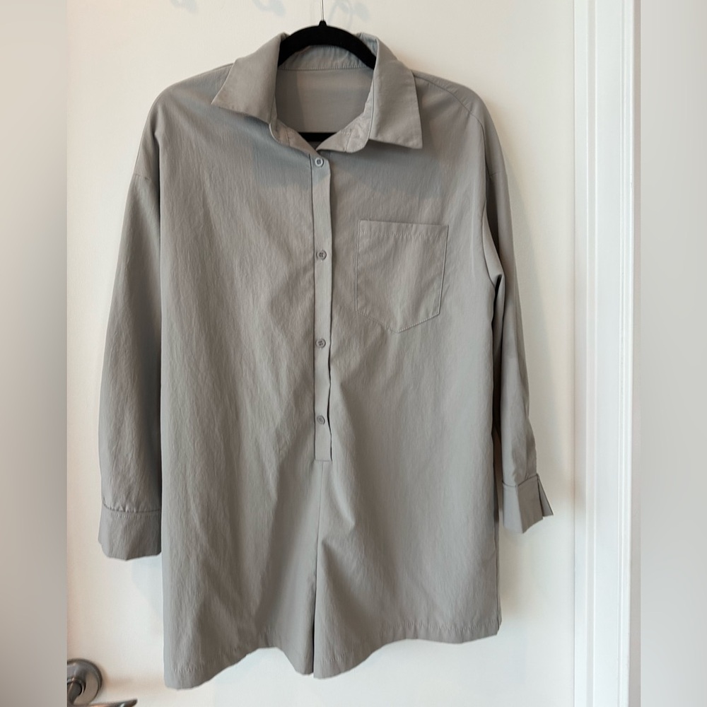 Elegant Gray Jumpsuit with Minimalist Design